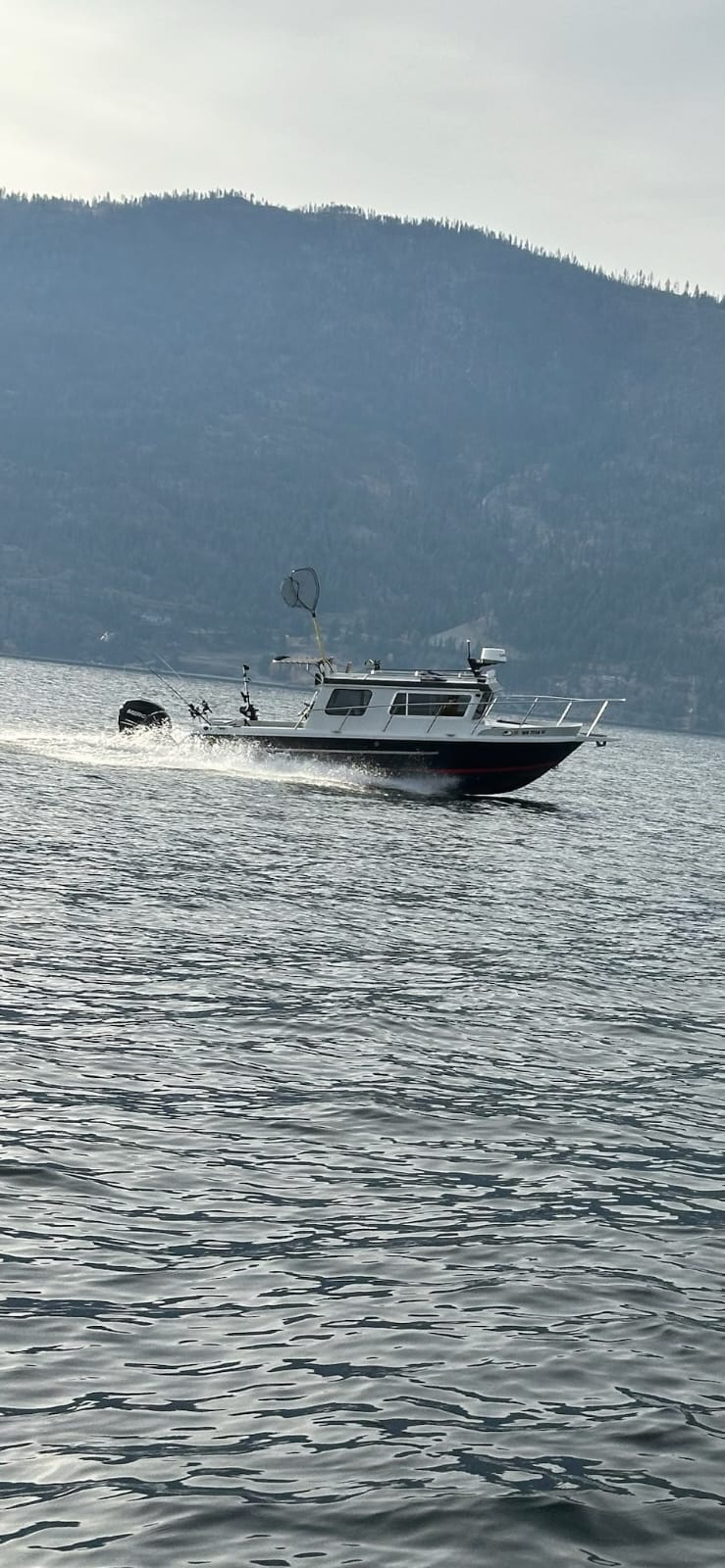 The Kingfisher 2525 underway on the Okanagan